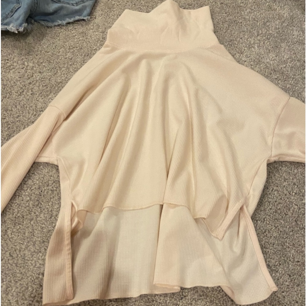 Super cute cream turtle neck never been worn!